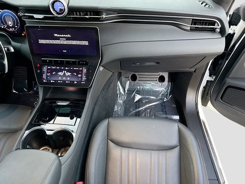 Certified 2024 Maserati Grecale GT image 18