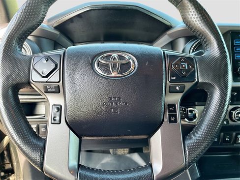 Used 2019 Toyota Tacoma TRD Off-Road image 11