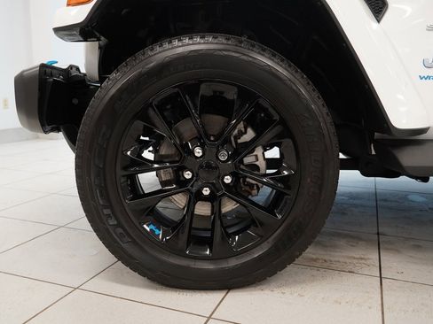 Used 2023 Jeep Wrangler Unlimited Sahara w/ Cold Weather Group image 14