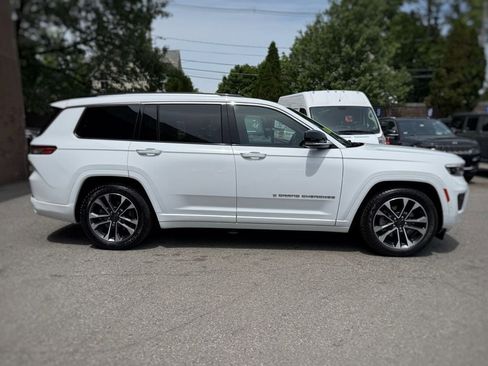 Used 2022 Jeep Grand Cherokee L Overland w/ Advanced Protech Group III AWD/4WD image 4
