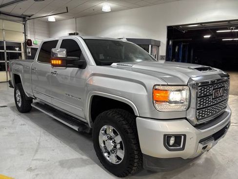Used 2019 GMC Sierra 3500 Denali w/ Duramax Plus Package AWD/4WD image 9