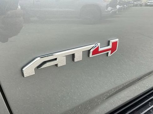 Used 2024 GMC Yukon XL AT4 w/ Technology Package AWD/4WD image 10