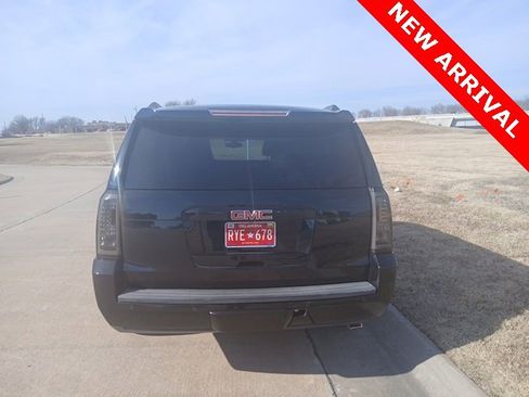 Used 2017 GMC Yukon XL SLE w/ Convenience Package image 4