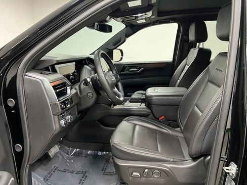 Used 2025 GMC Yukon XL Denali image 21