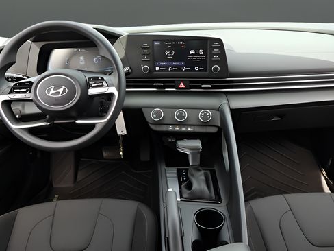Used 2025 Hyundai Elantra SE FWD image 15