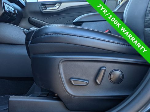 Certified 2025 Ford Escape SE FWD image 23