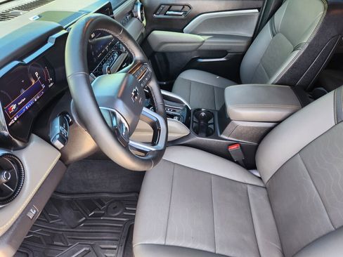 Used 2025 Chevrolet Colorado ZR2 w/ Technology Package image 8