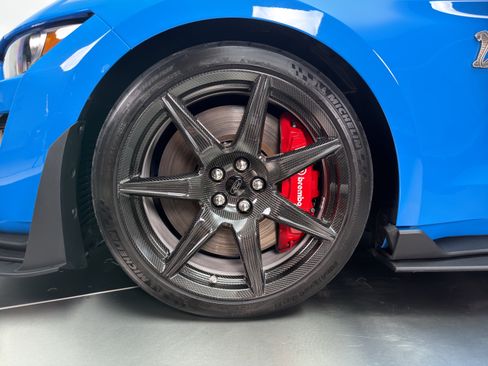 Used 2022 Ford Mustang Shelby GT500 w/ Carbon Fiber Track Pack RWD image 4