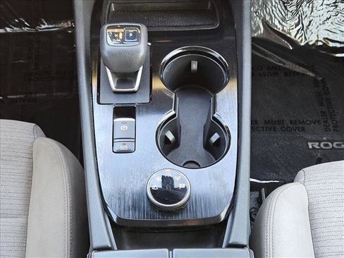 Used 2021 Nissan Rogue SV image 12