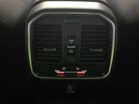 Used 2018 Porsche Macan AWD/4WD image 38