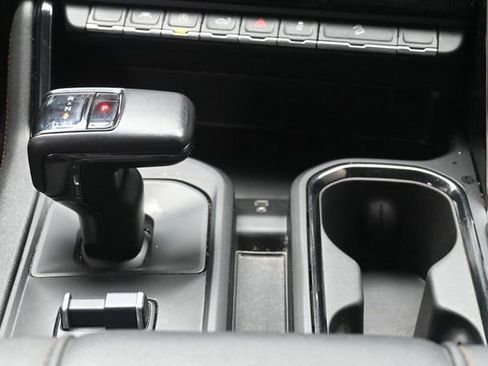 Used 2022 GMC Sierra 1500 AT4 w/ AT4 Preferred Package AWD/4WD image 23