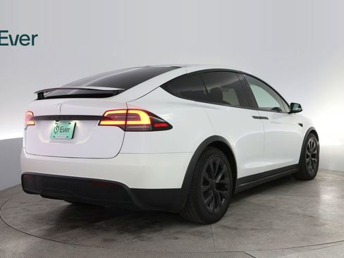 Used 2022 Tesla Model X image 3