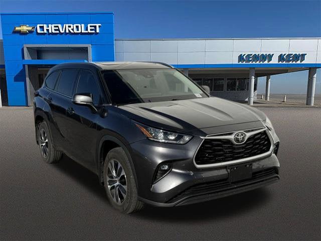 Used 2020 Toyota Highlander XLE AWD/4WD image 1