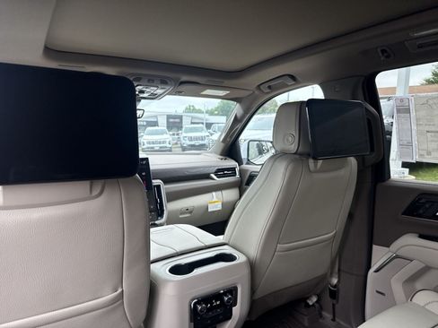 New 2026 GMC Yukon XL Denali w/ Denali Reserve Package AWD/4WD image 17