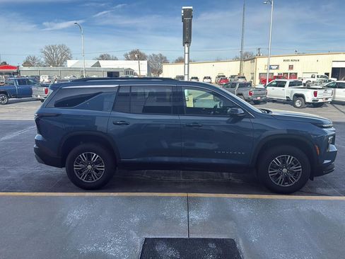 Used 2025 Chevrolet Traverse LT image 15