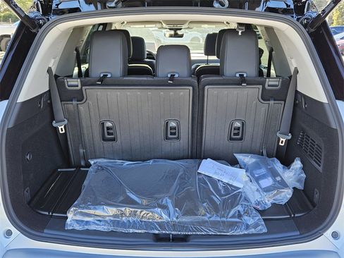 New 2025 Nissan Pathfinder Platinum image 11