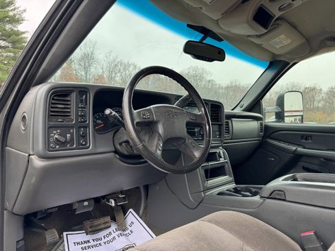 Used 2006 Chevrolet Silverado 2500 LT w/ Heavy-Duty Power Package image 14