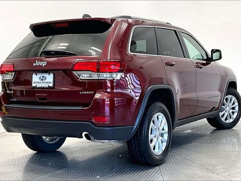 Used 2021 Jeep Grand Cherokee Laredo w/ Security & Convenience Group AWD/4WD image 2