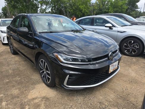 Used 2025 Volkswagen Jetta SE FWD image 6