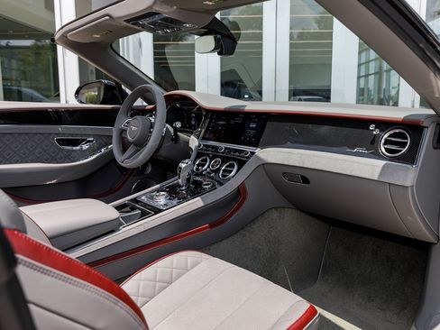 Used 2024 Bentley Continental GT Speed image 27