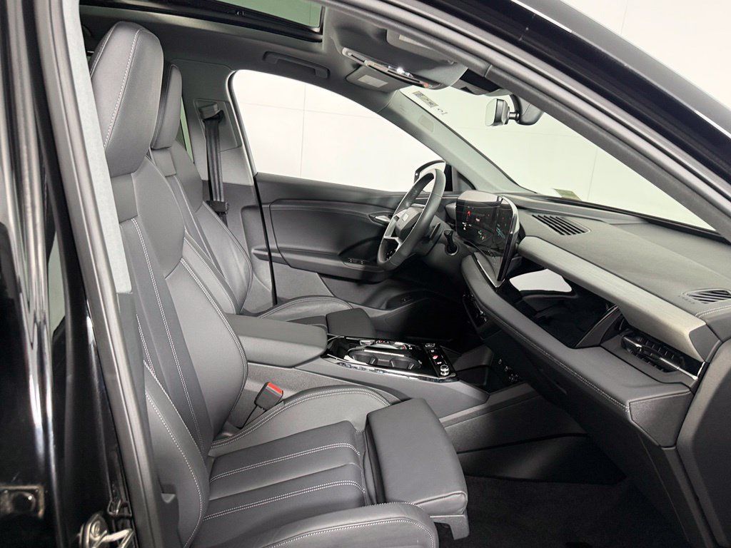 Used 2025 Audi Q6 e-tron Premium Plus w/ Premium Plus AWD/4WD image 34