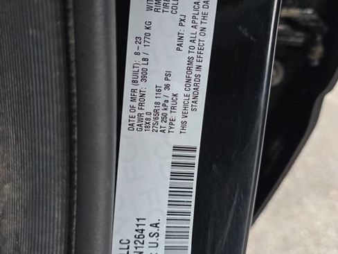 Used 2024 RAM 1500 Laramie AWD/4WD image 3