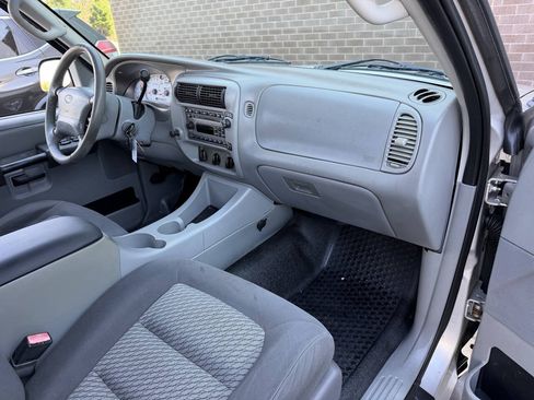Used 2003 Ford Explorer Sport Trac XLT RWD image 22