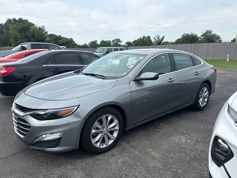 Used 2024 Chevrolet Malibu LT FWD image 2