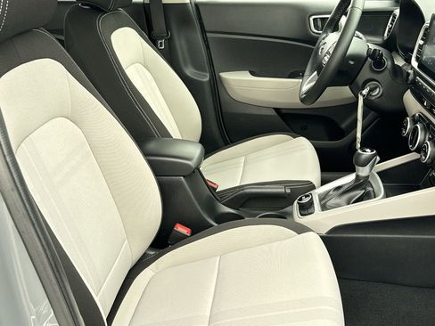 Used 2021 Hyundai Venue SEL image 20