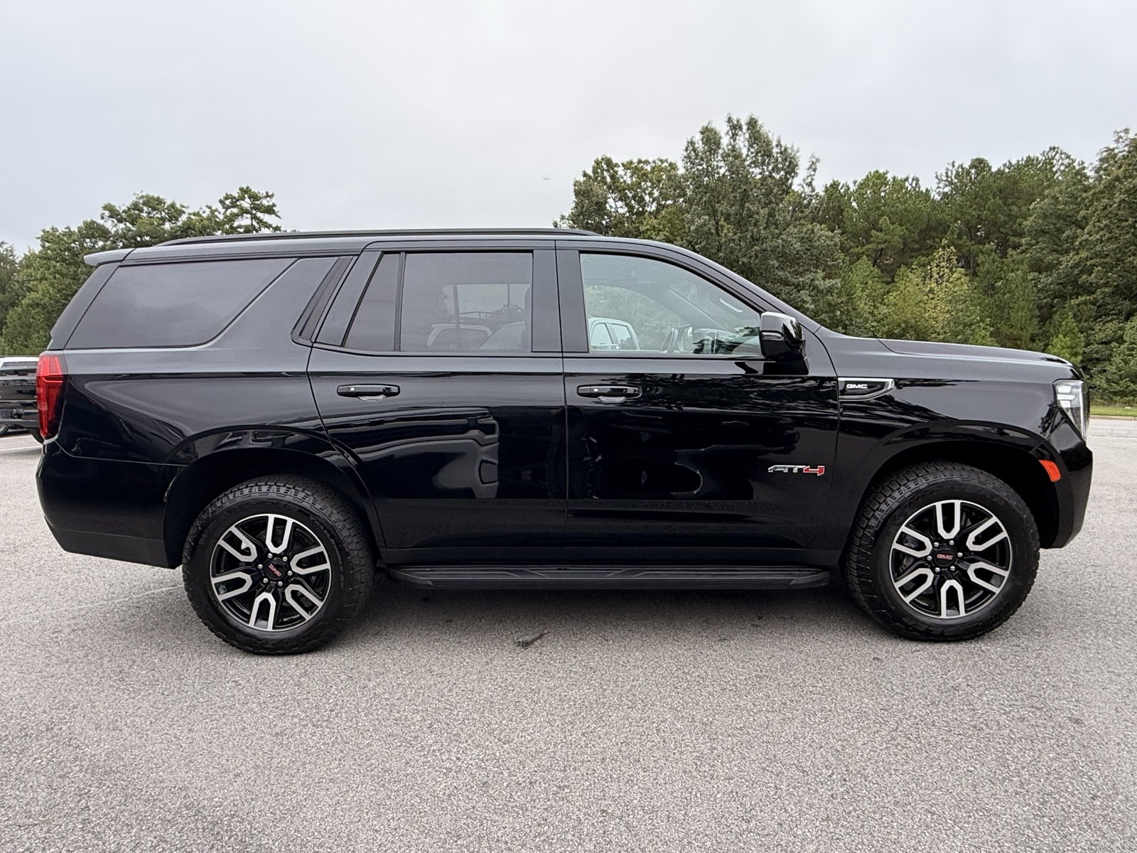 Used 2023 GMC Yukon AT4 w/ LPO, Floor Liner Package AWD/4WD image 13