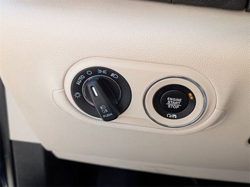 Used 2022 Maserati Levante GT image 31