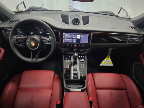 New 2026 Porsche Macan image 18