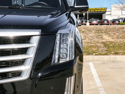 Used 2018 Cadillac Escalade Luxury image 50