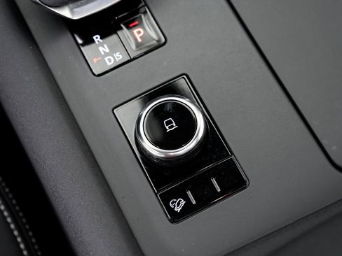 Used 2023 Land Rover Discovery S R-Dynamic image 19