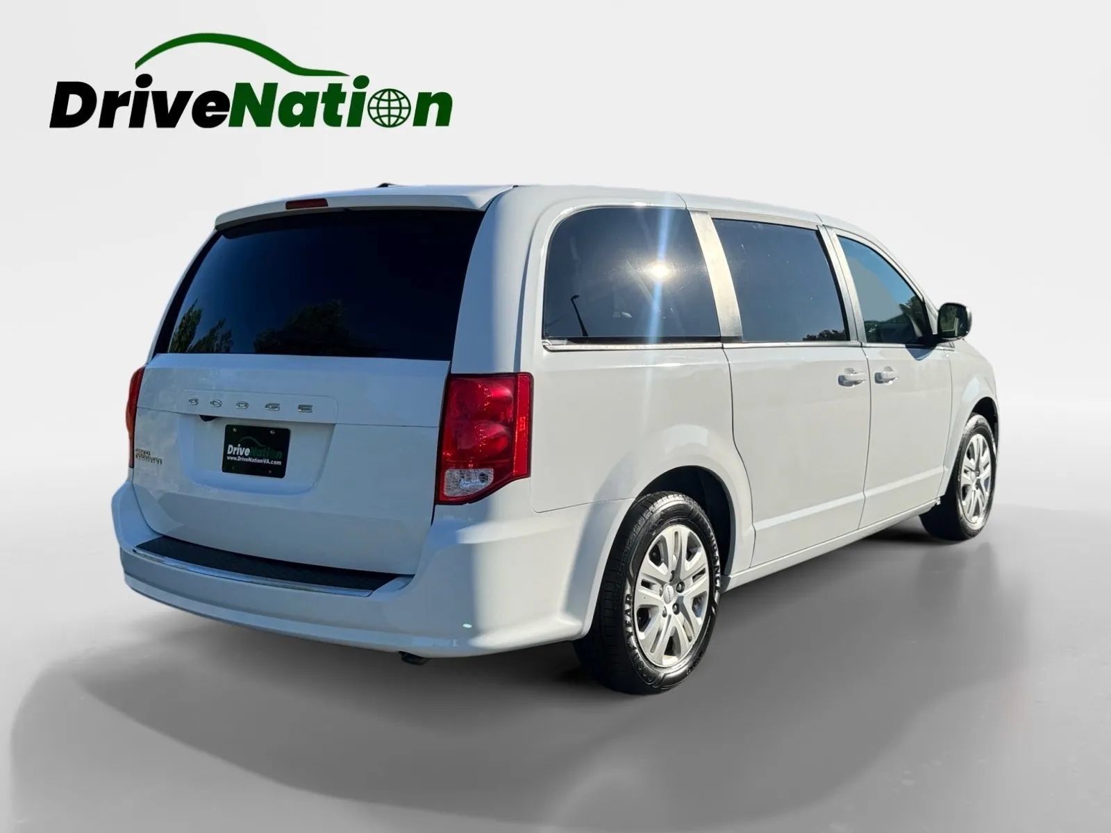 Used 2018 Dodge Grand Caravan SE w/ UConnect Hands-Free Group FWD image 5