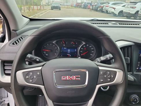 Used 2024 GMC Terrain SLE image 18