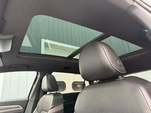 Used 2020 Volkswagen Atlas Cross Sport SEL Premium image 8