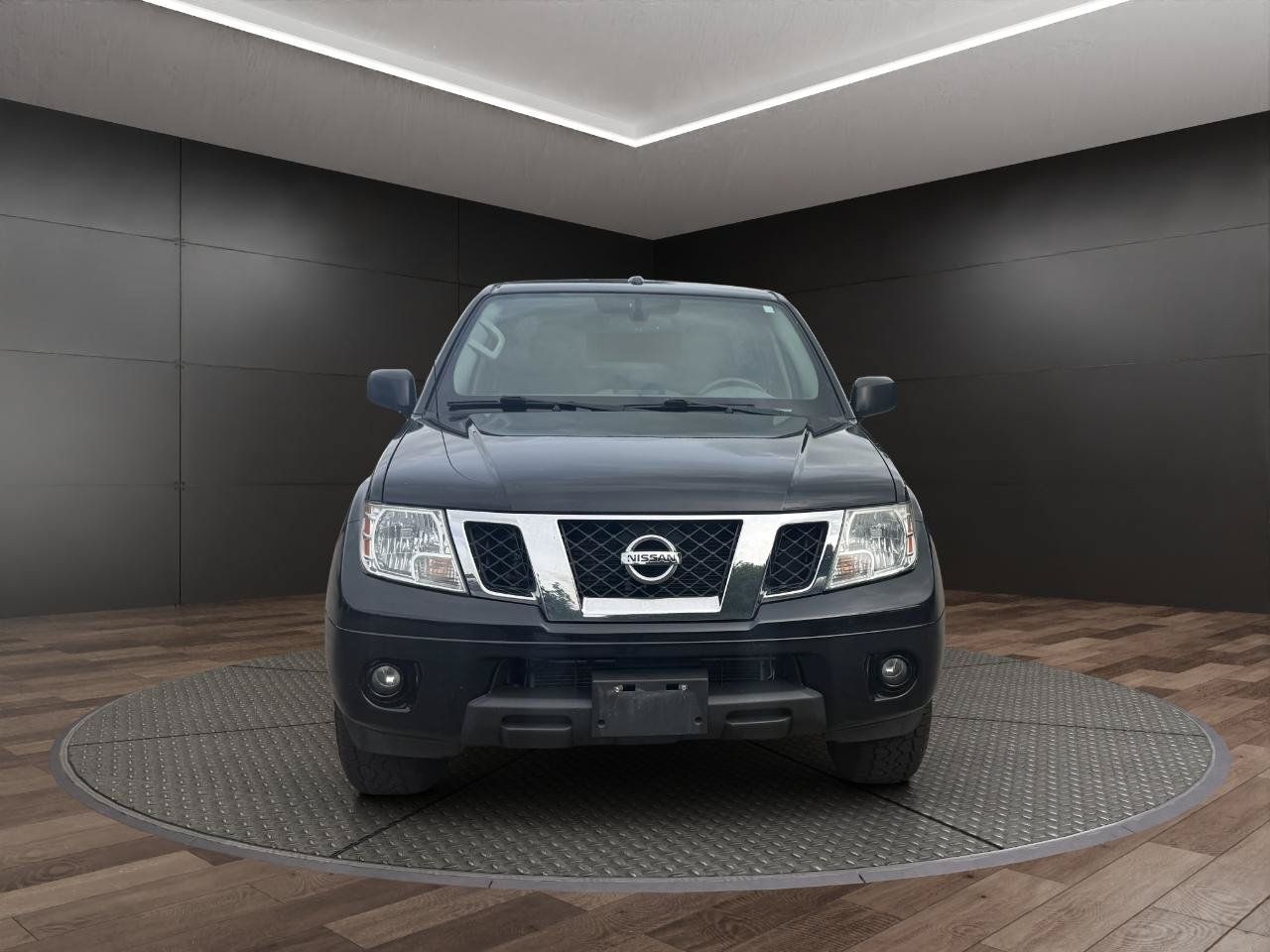 Used 2017 Nissan Frontier SV w/ SV Value Truck Package AWD/4WD image 3