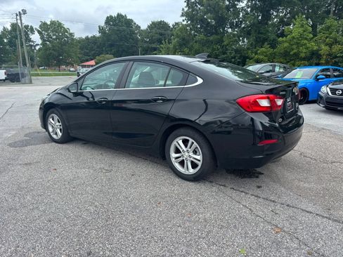 Used 2018 Chevrolet Cruze LT w/ Convenience Package FWD image 7