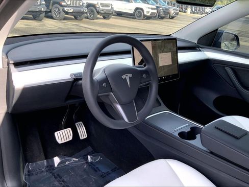 Used 2023 Tesla Model Y Performance image 16