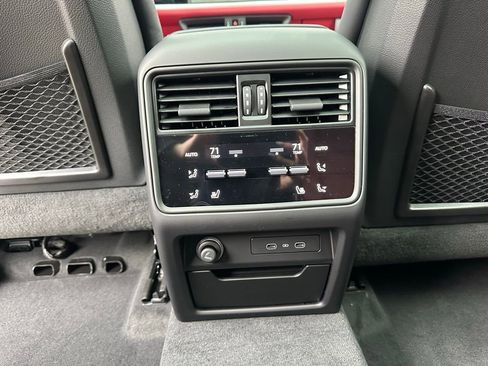 Used 2026 Porsche Cayenne E-Hybrid Coupe image 40