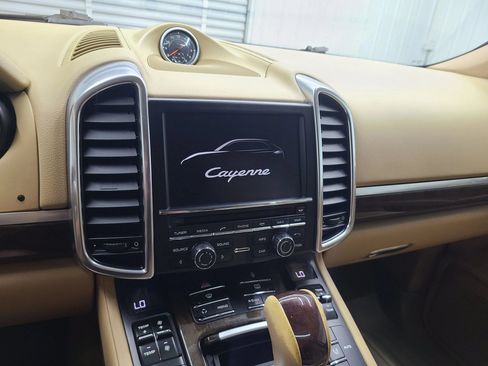 Used 2013 Porsche Cayenne Diesel AWD/4WD image 26
