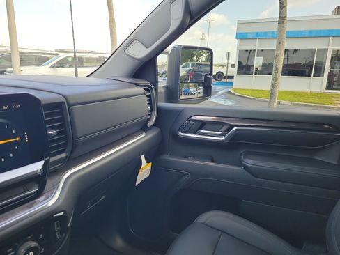 Used 2024 Chevrolet Silverado 2500 LTZ AWD/4WD image 30
