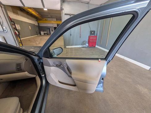 Used 2003 Saturn L-Series L200 FWD image 30