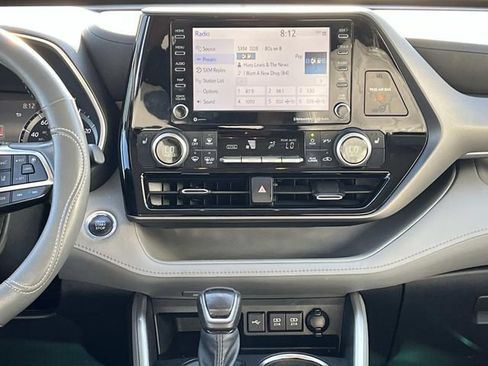 Used 2021 Toyota Highlander XLE AWD/4WD image 15