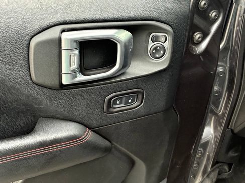 Used 2018 Jeep Wrangler Unlimited Rubicon w/ Uconnect 4C Nav & Sound Group AWD/4WD image 21