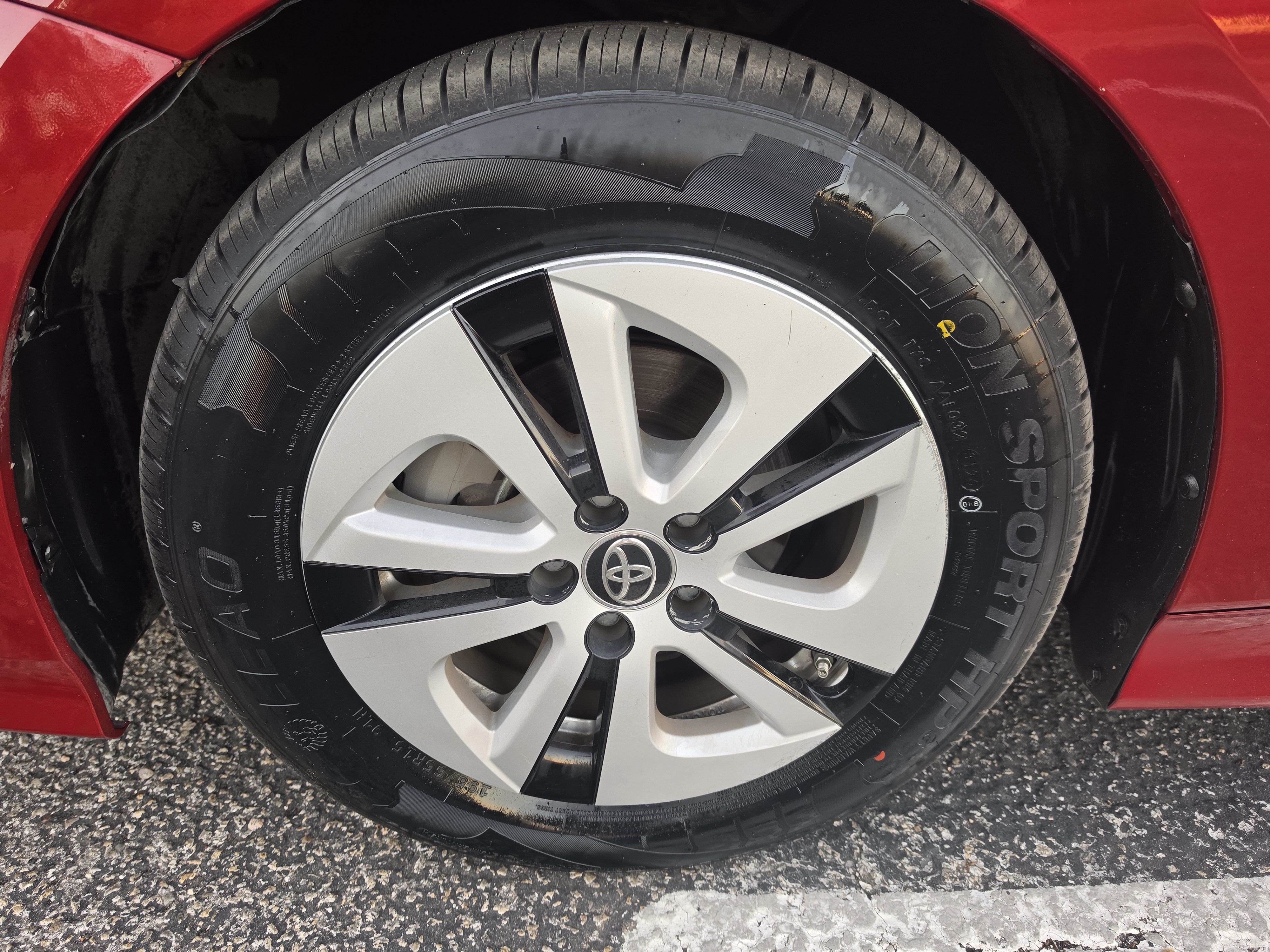 Used 2016 Toyota Prius Four FWD image 38