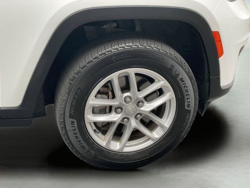 Used 2023 Jeep Grand Cherokee L Laredo AWD/4WD image 32