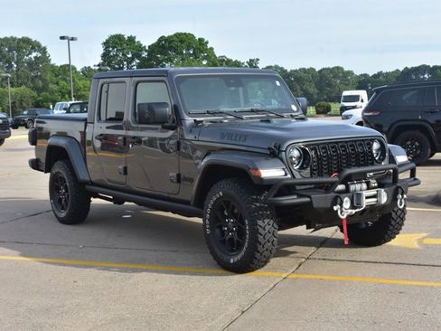 Used 2025 Jeep Gladiator Overland AWD/4WD image 3