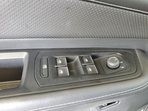 Used 2025 Volkswagen Atlas SE image 15